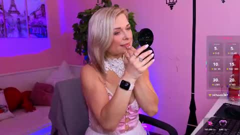 Snapshot of gloria_lovely chatting on July 21, 11:01 am Gloria online show from July 21, 11:01 am