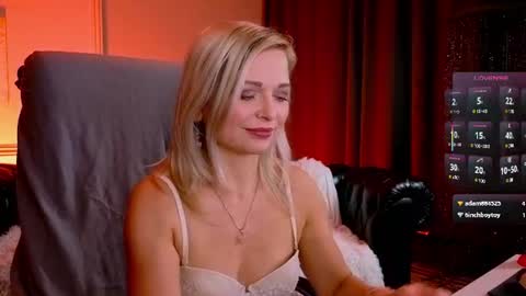 Snapshot of gloria_lovely chatting on July 28, 11:28 am Gloria online show from July 28, 11:28 am