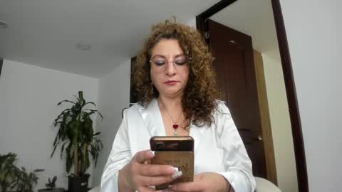 gloriacrespo online show from March 3, 5:50 pm