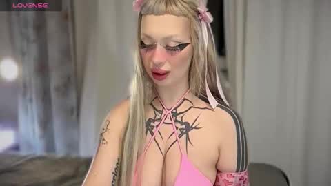 Snapshot of gloryaaaa chatting on March 22, 8:45 pm I want to make you happy and lovense online show from March 22, 8:45 pm