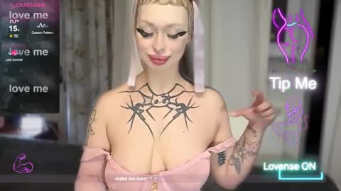 Snapshot of gloryaaaa chatting on April 17, 10:24 pm I want to make you happy and lovense online show from April 17, 10:24 pm