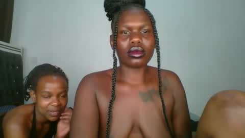 Snapshot of glossybabe77 chatting on March 7, 9:23 pm glossybabe77 online show from March 7, 9:23 pm