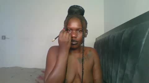 Snapshot of glossybabe77 chatting on March 27, 9:21 am glossybabe77 online show from March 27, 9:21 am