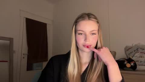 glow_angel online show from January 21, 8:43 pm