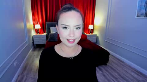 Snapshot of gloweme chatting on March 11, 7:31 pm Mila online show from March 11, 7:31 pm