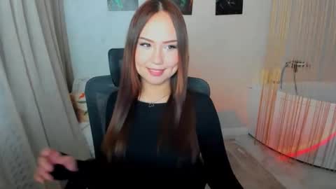 Snapshot of gloweme chatting on March 12, 9:32 pm Mila online show from March 12, 9:32 pm