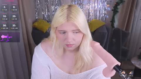 glowkittenx online show from December 18, 7:03 am