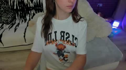 Snapshot of glowmimi chatting on June 29, 4:29 pm Mia online show from June 29, 4:29 pm