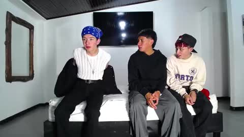 THOMAS AND DAMIAND online show from October 5, 7:01 pm