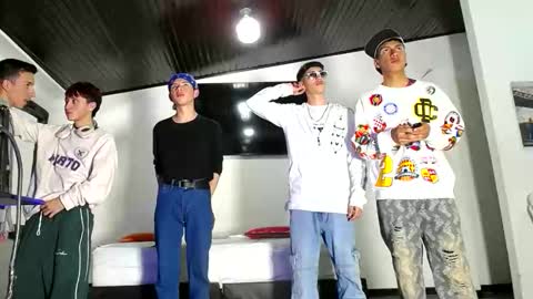 THOMAS AND DAMIAND online show from October 18, 6:08 pm