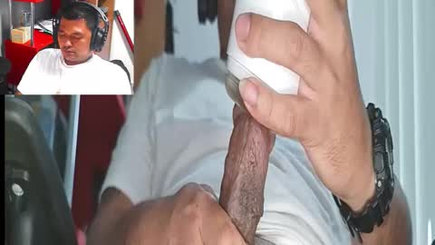 Snapshot of gnx666 chatting on December 15, 1:43 am gnx666 online show from December 15, 1:43 am