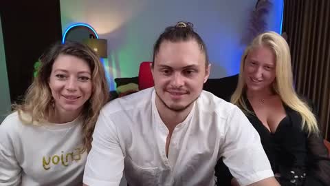 Snapshot of goddess_marylin chatting on December 7, 3:14 am 330 UTC2 girls online show from December 7, 3:14 am