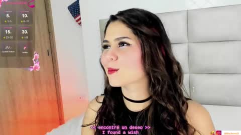 Snapshot of goddess_mia2 chatting on October 5, 3:05 am Mia online show from October 5, 3:05 am