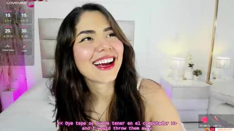 Snapshot of goddess_mia2 chatting on October 15, 12:11 am Mia online show from October 15, 12:11 am