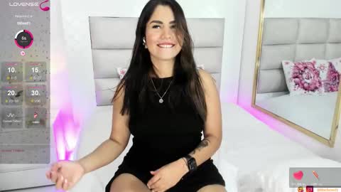 Snapshot of goddess_mia2 chatting on November 14, 3:49 am Mia online show from November 14, 3:49 am