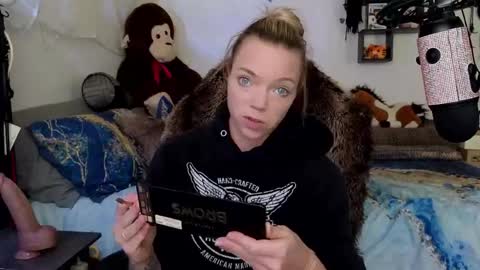 Snapshot of goddess_of_mars chatting on November 6, 3:35 pm Patricia Mars Goddess of Mars twitter thegoddessmindy online show from November 6, 3:35 pm