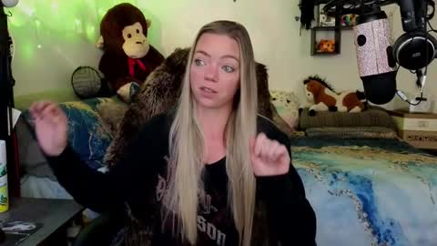 Snapshot of goddess_of_mars chatting on November 11, 4:40 pm Patricia Mars Goddess of Mars twitter thegoddessmindy online show from November 11, 4:40 pm