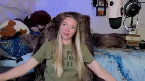 Snapshot of goddess_of_mars chatting on November 18, 4:22 pm Patricia Mars Goddess of Mars twitter thegoddessmindy online show from November 18, 4:22 pm