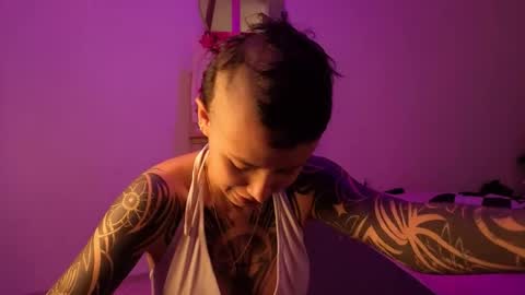 vee online show from February 4, 9:09 pm