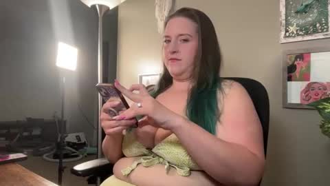 Snapshot of goddessamelia92 chatting on May 3, 3:45 am Goddess Amelia online show from May 3, 3:45 am