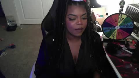 Snapshot of goddesscocoaa chatting on December 15, 10:39 am Goddess Cocoa online show from December 15, 10:39 am