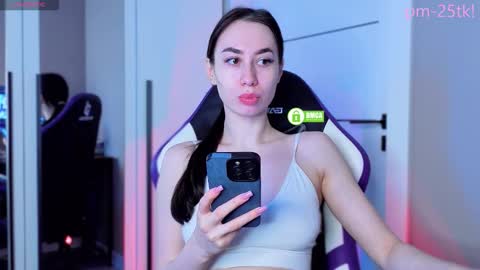 Snapshot of goddessemmmyy chatting on February 22, 12:04 pm Goddess EmmaBratt princess online show from February 22, 12:04 pm