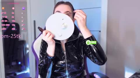 Snapshot of goddessemmmyy chatting on March 24, 4:28 am Goddess EmmaBratt princess online show from March 24, 4:28 am