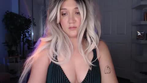 Snapshot of goddessemmy chatting on March 1, 6:04 am Goddess Emmy online show from March 1, 6:04 am