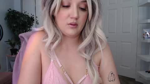 Snapshot of goddessemmy chatting on March 4, 9:10 pm Goddess Emmy online show from March 4, 9:10 pm