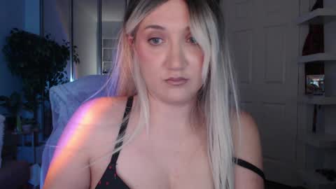 Snapshot of goddessemmy chatting on April 10, 5:12 am Goddess Emmy online show from April 10, 5:12 am