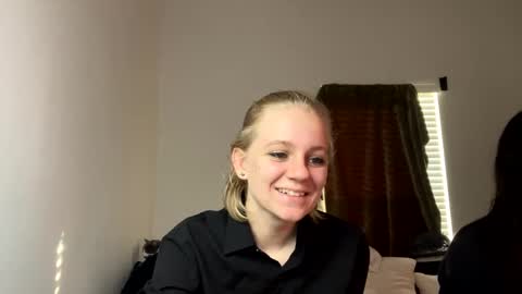 feyaa22 online show from December 5, 2:22 pm