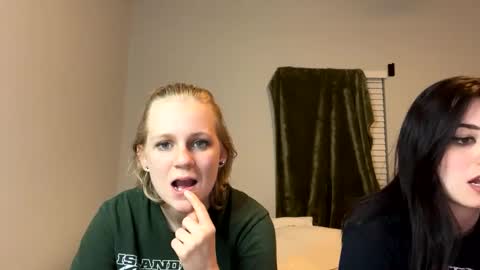 feyaa22 online show from December 6, 1:29 am