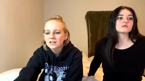 feyaa22 online show from December 7, 4:25 pm