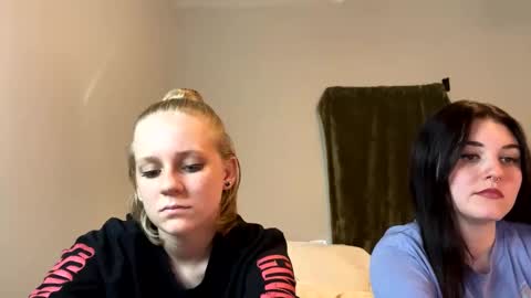 feyaa22 online show from December 8, 7:00 pm