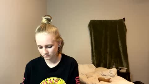 feyaa22 online show from December 9, 12:45 am