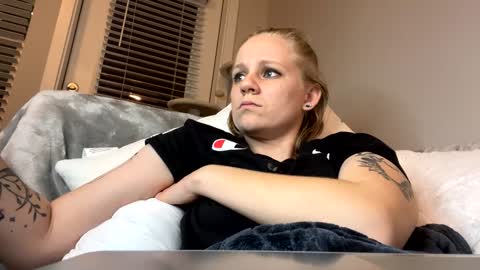 feyaa22 online show from December 13, 2:21 am