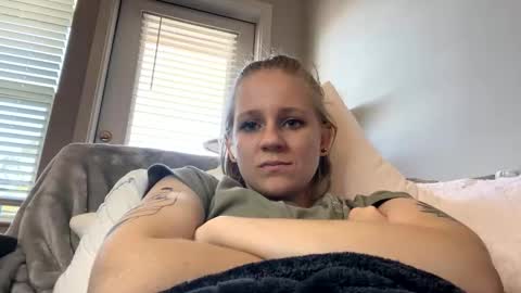 feyaa22 online show from December 13, 5:10 pm