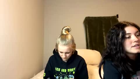 feyaa22 online show from December 13, 11:39 pm