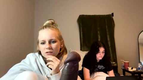 feyaa22 online show from December 15, 3:13 am