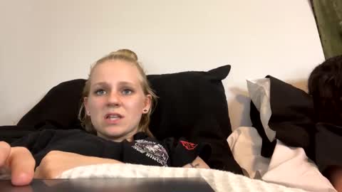 feyaa22 online show from December 17, 2:44 am