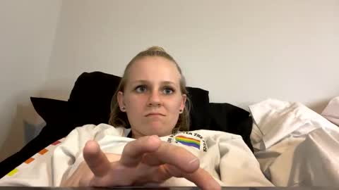 feyaa22 online show from December 18, 2:10 am