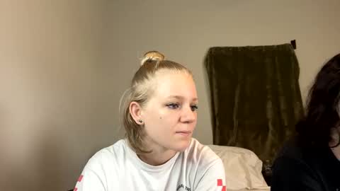 feyaa22 online show from December 18, 2:28 pm