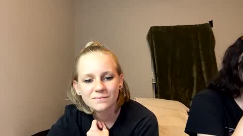 feyaa22 online show from December 19, 2:01 am