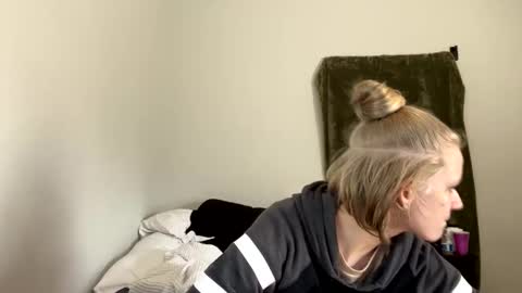 feyaa22 online show from December 19, 5:40 pm