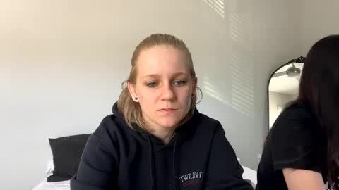 feyaa22 online show from January 3, 5:10 pm