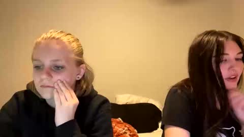 feyaa22 online show from January 4, 12:59 am