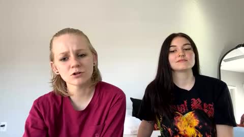 feyaa22 online show from January 4, 4:00 pm