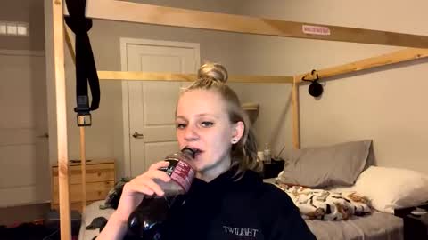 feyaa22 online show from January 21, 1:29 am