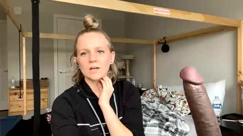 feyaa22 online show from February 1, 4:44 pm