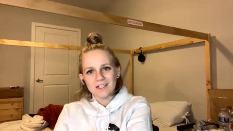 feyaa22 online show from February 6, 1:27 am